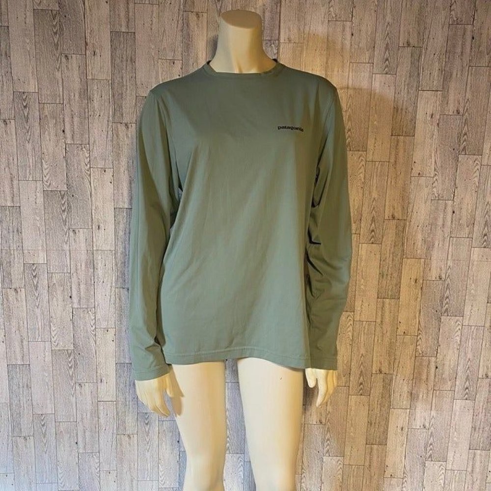 Patagonia Men's Small Green Capilene Cool Daily Trout Fish Graphic Shirt